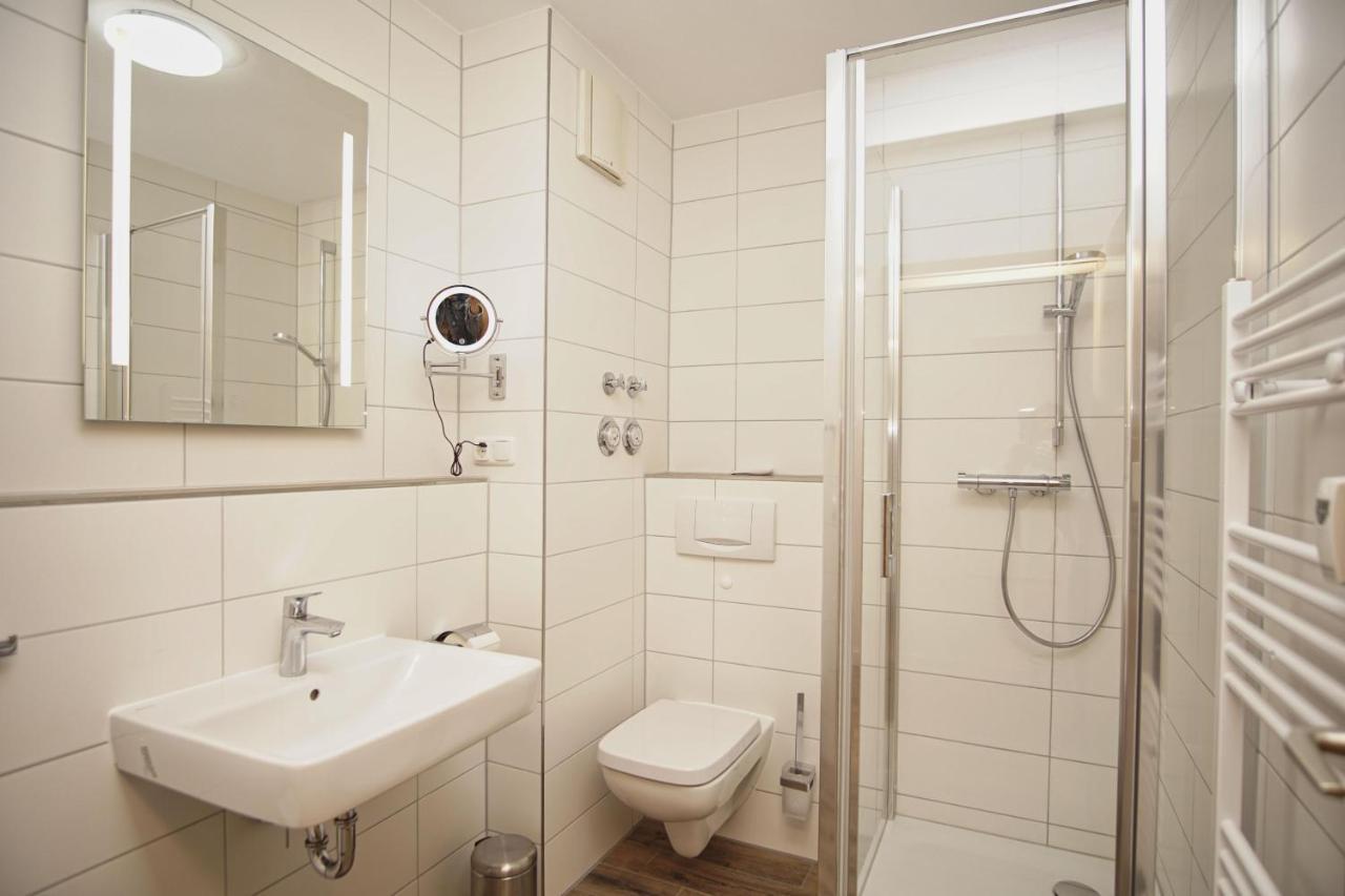 Terrasse, Gratis Nutzung Vom Ahoi Erlebnisbad Und Sauna In Sellin - Villa Karola Fewo 02 Goehren  Εξωτερικό φωτογραφία